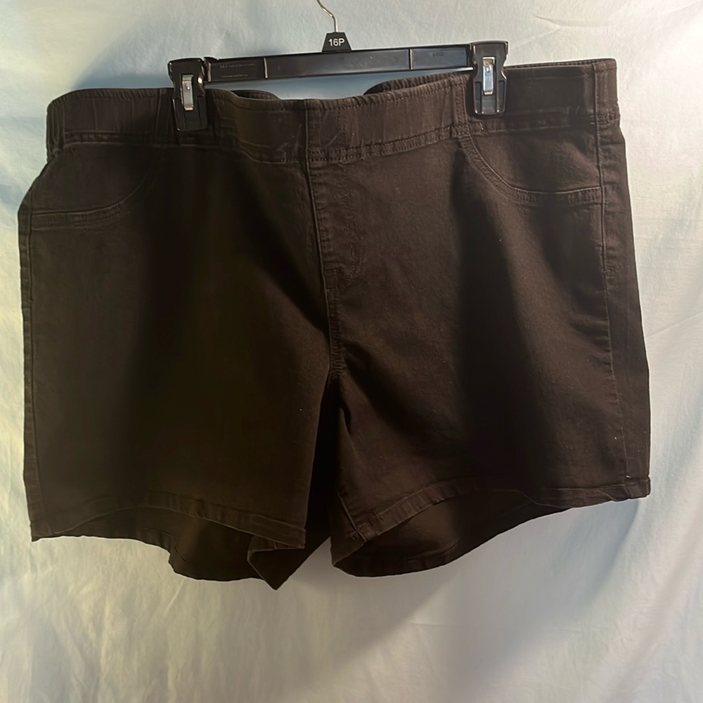 🔥Black Denim Shorts -Size 22🔥